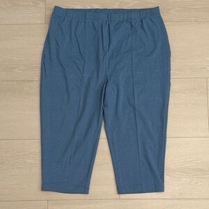 3/$10 Blair Women's Blue Cropped Pants